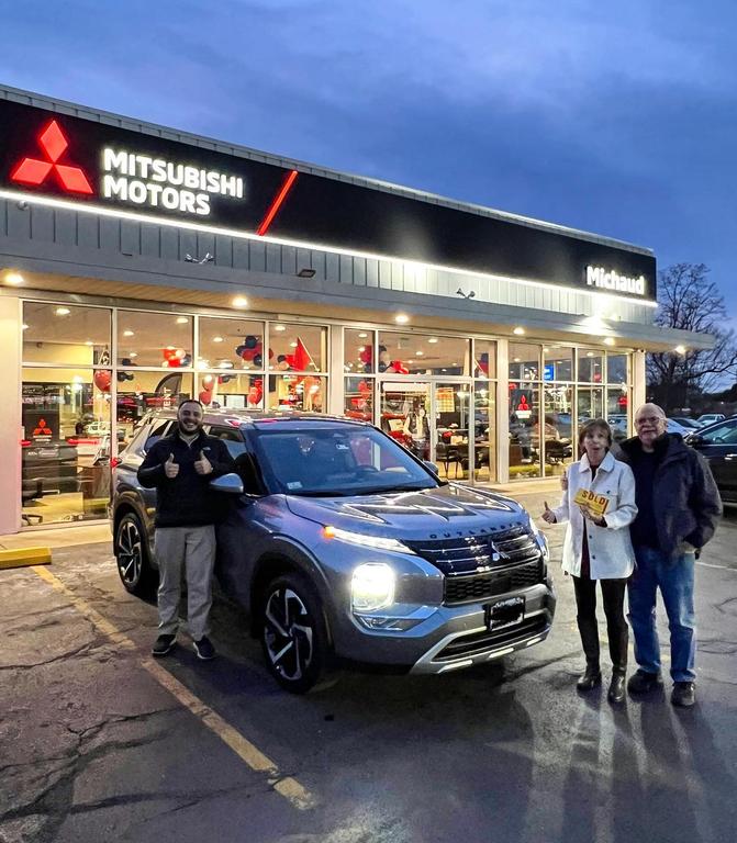 Dealership gallery photo 4